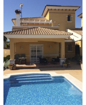 Inviting 4-Bed Villa in Orihuela